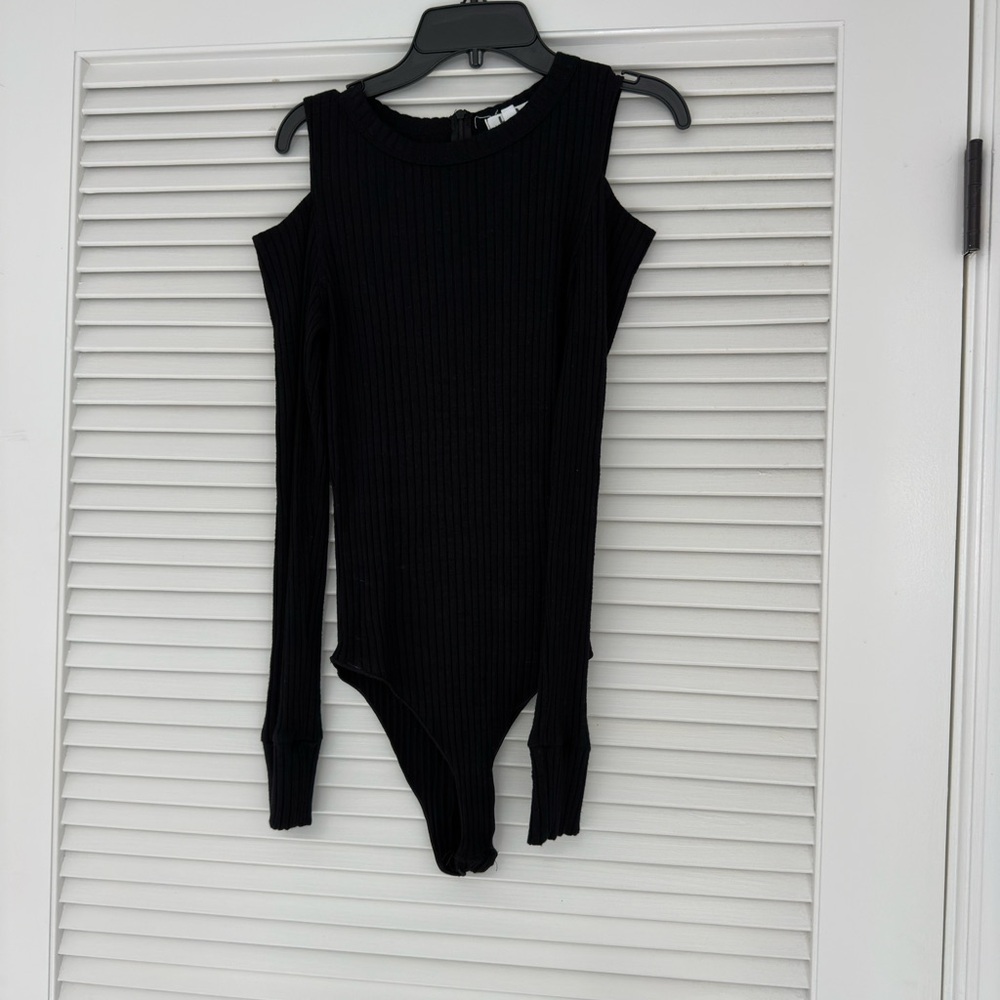 LNA cold shoulder bodysuit